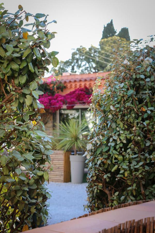 Auberge Du Cap Negre Le Lavandou Bagian luar foto